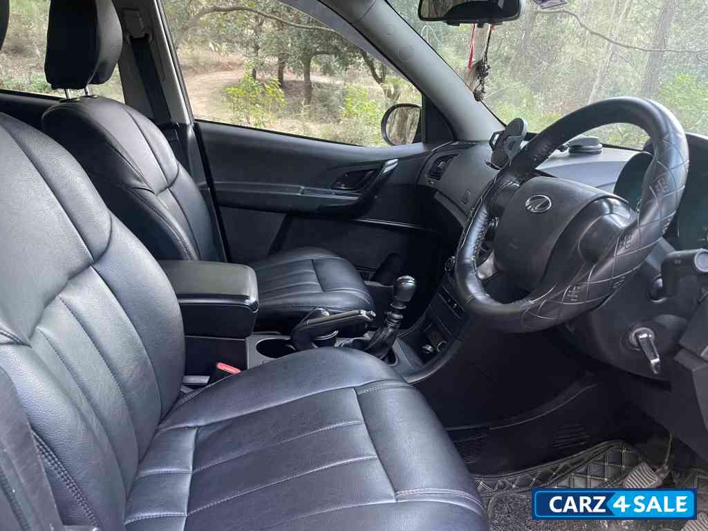 Volcanic Black Mahindra XUV 500 W5 Volcanic Black Mahindra XUV 500 W5