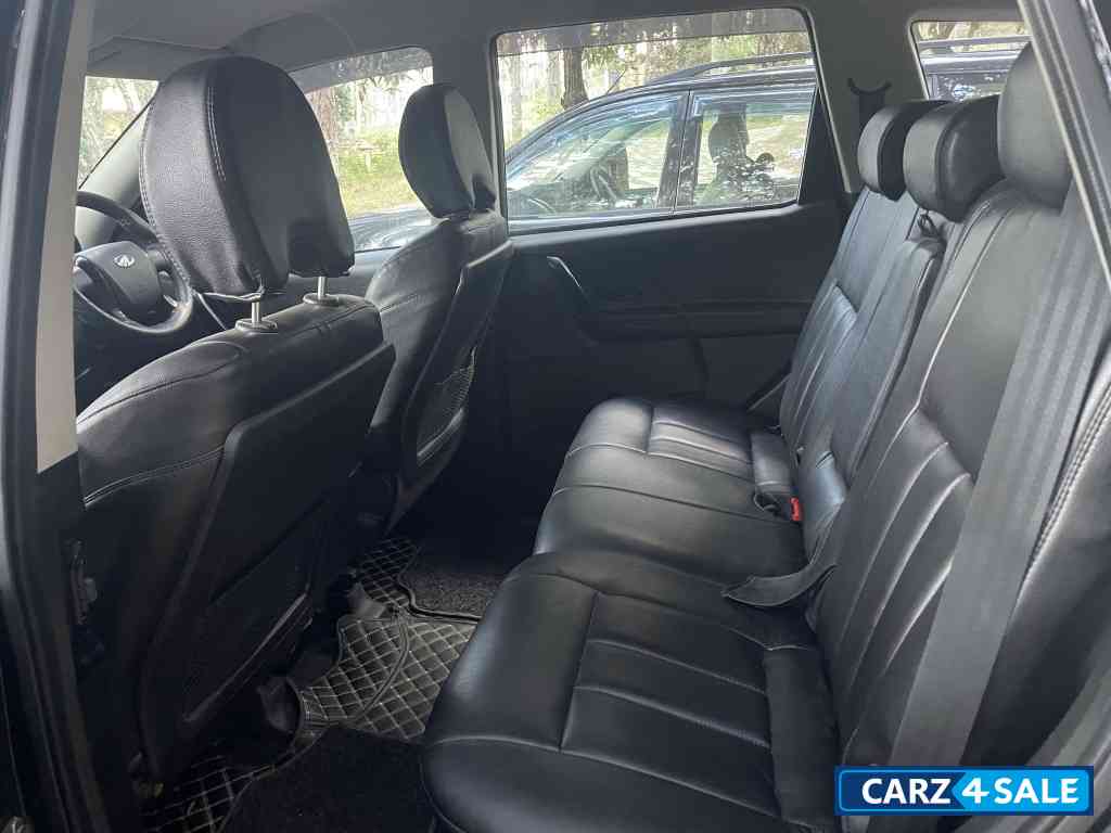 Volcanic Black Mahindra XUV 500 W5 Volcanic Black Mahindra XUV 500 W5