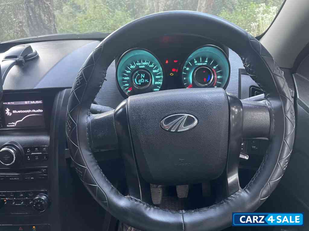 Volcanic Black Mahindra XUV 500 W5 Volcanic Black Mahindra XUV 500 W5