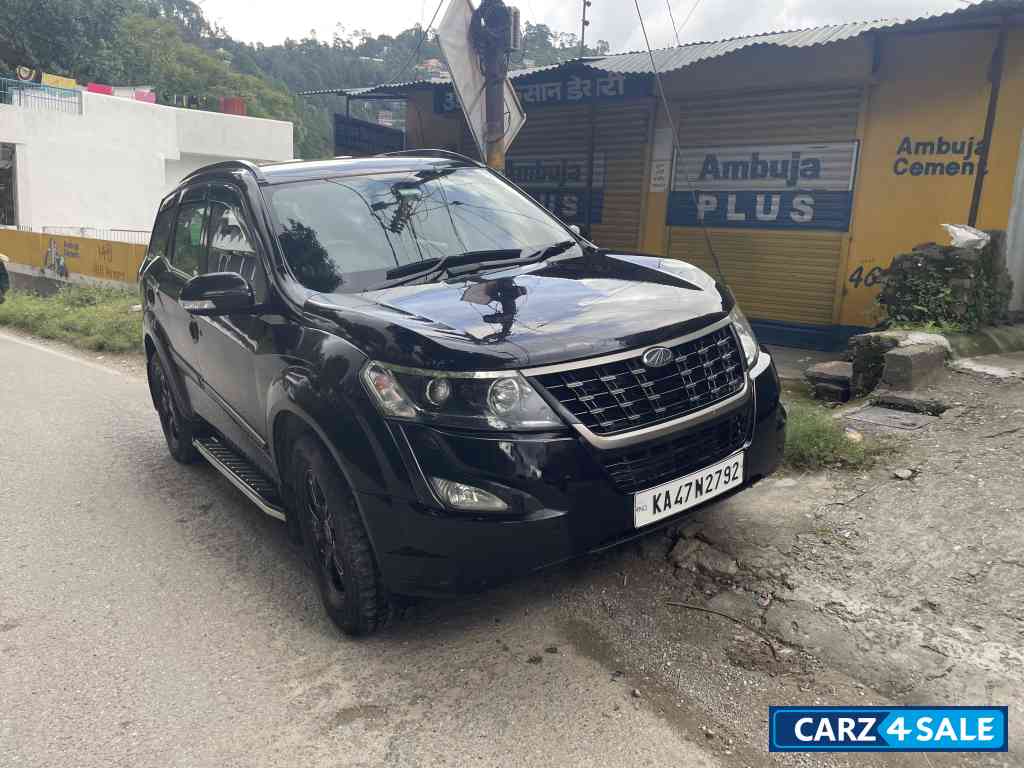 Volcanic Black Mahindra XUV 500 W5 Volcanic Black Mahindra XUV 500 W5