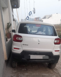 White Maruti Suzuki S-Presso Vxi petrol