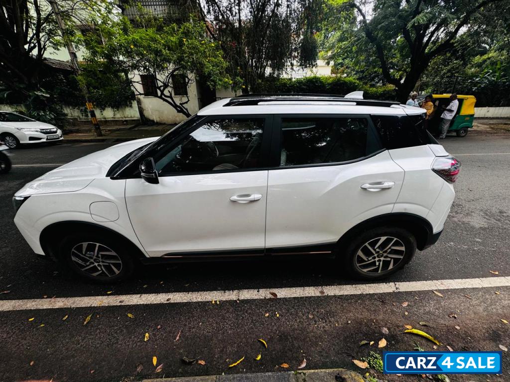 White Mahindra XUV400 Long range White Mahindra XUV400 Long range
