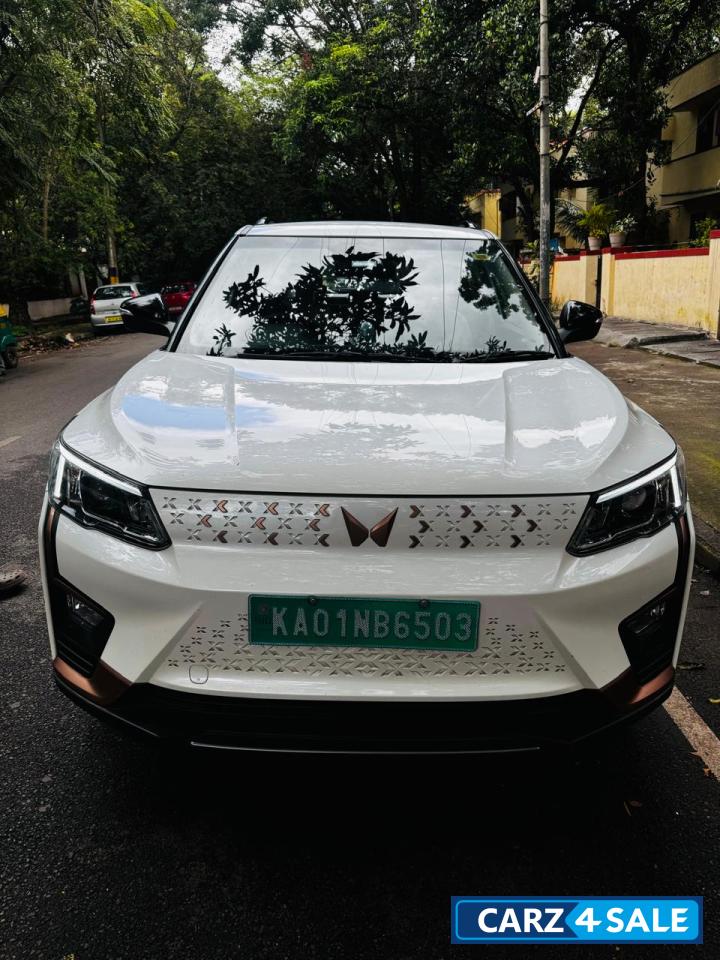 White Mahindra XUV400 Long range White Mahindra XUV400 Long range