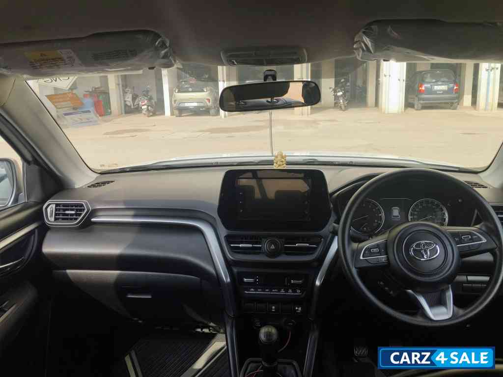 Toyota Urban Cruiser Hyryder S CNG