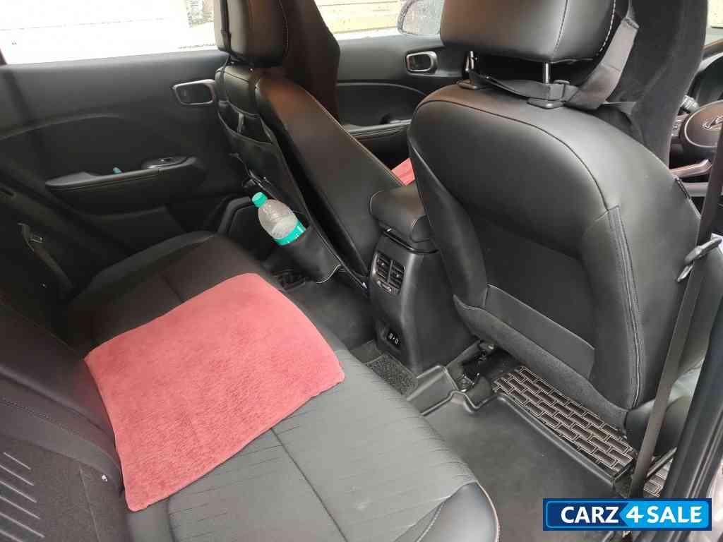 Hyundai Venue Turbo Sx0 knight edition automatic