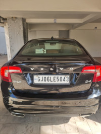 Black Volvo S60 CORSSCOUNTRY