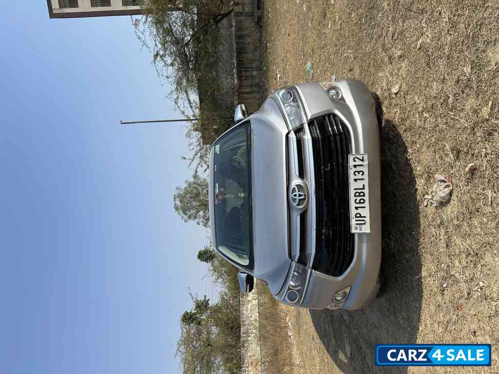 Toyota Innova Z 2.8 diseal auto Toyota Innova Z 2.8 diseal auto