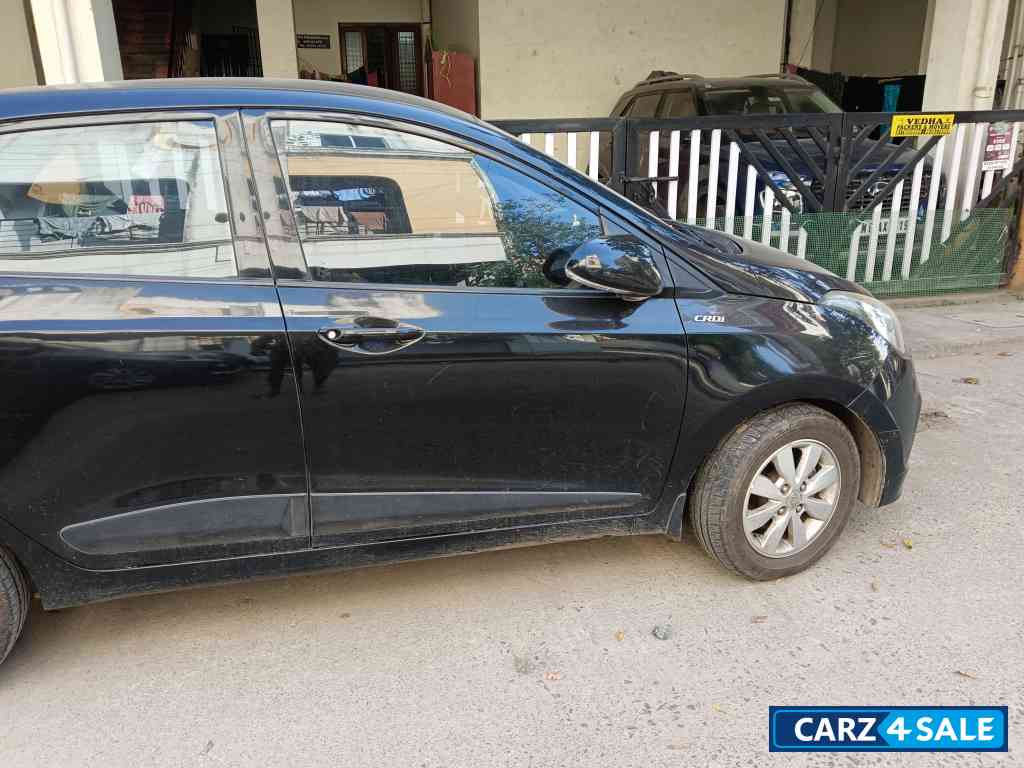 Black Hyundai Xcent SX (O) Black Hyundai Xcent SX (O)