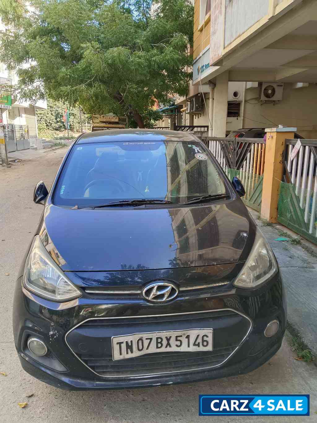 Black Hyundai Xcent SX (O) Black Hyundai Xcent SX (O)
