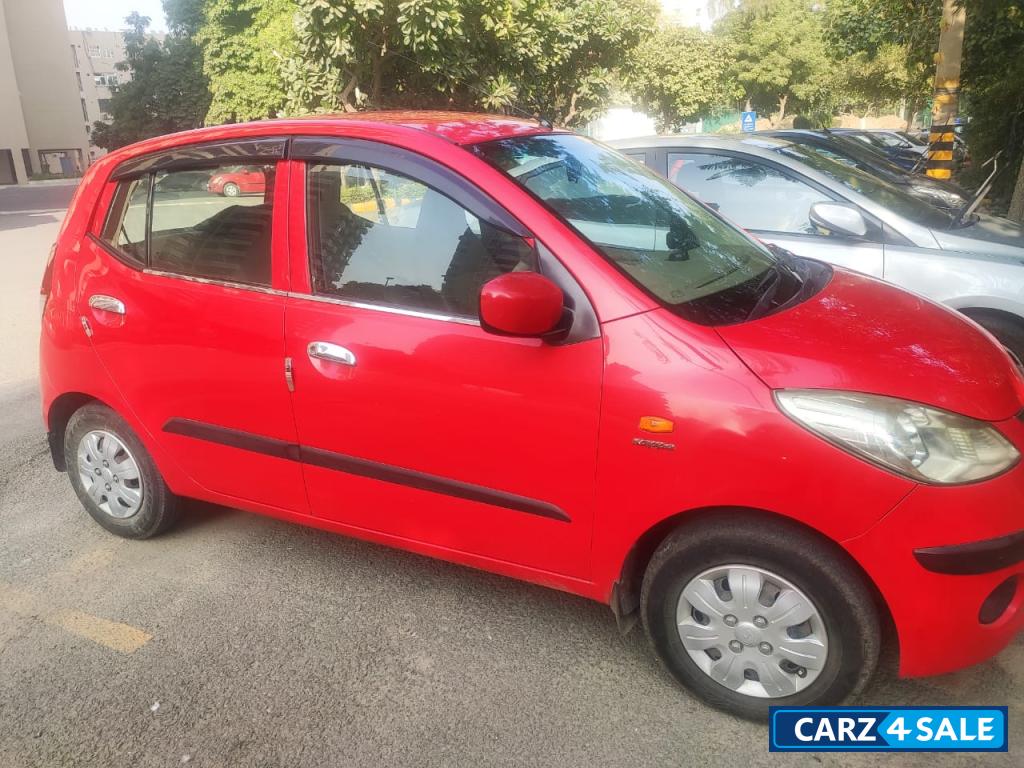 Red Hyundai i10 Magna AT