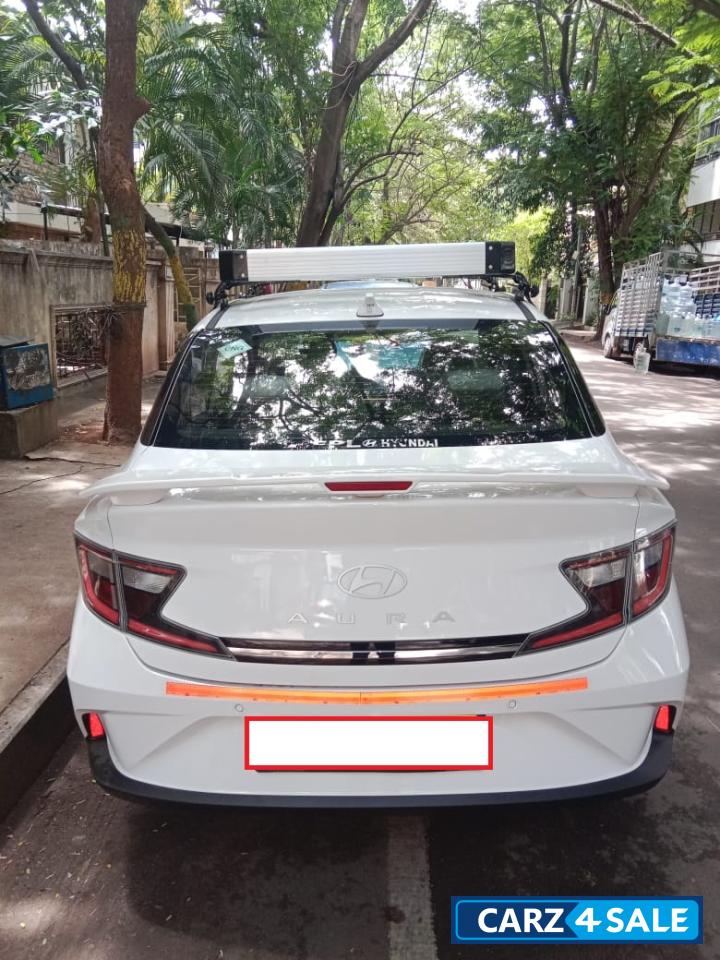 White Hyundai Aura CNG SX White Hyundai Aura CNG SX