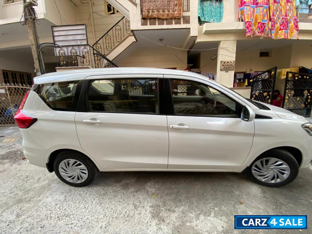 Pearl Arctic White Maruti Suzuki Ertiga VXICNG Pearl Arctic White Maruti Suzuki Ertiga VXICNG