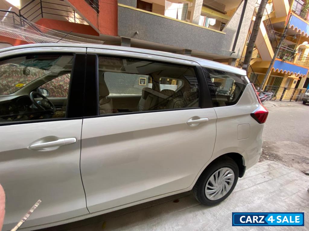 Pearl Arctic White Maruti Suzuki Ertiga VXICNG Pearl Arctic White Maruti Suzuki Ertiga VXICNG