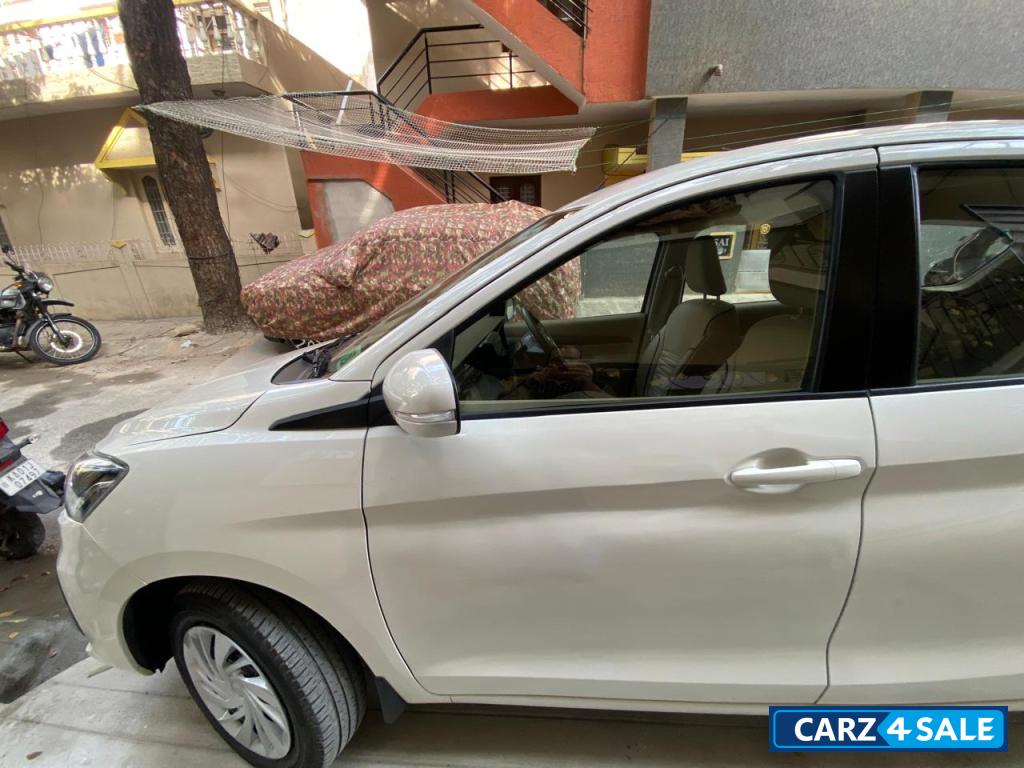 Pearl Arctic White Maruti Suzuki Ertiga VXICNG Pearl Arctic White Maruti Suzuki Ertiga VXICNG