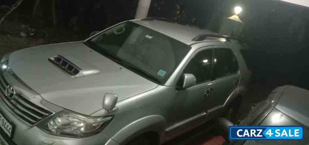 Silver Toyota Fortuner 2012 For 3.0 2WD AT D Silver Toyota Fortuner 2012 For 3.0 2WD AT D