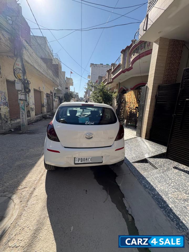C White Hyundai i20 Sportz C White Hyundai i20 Sportz