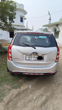 M Silver Mahindra XUV 500 W8