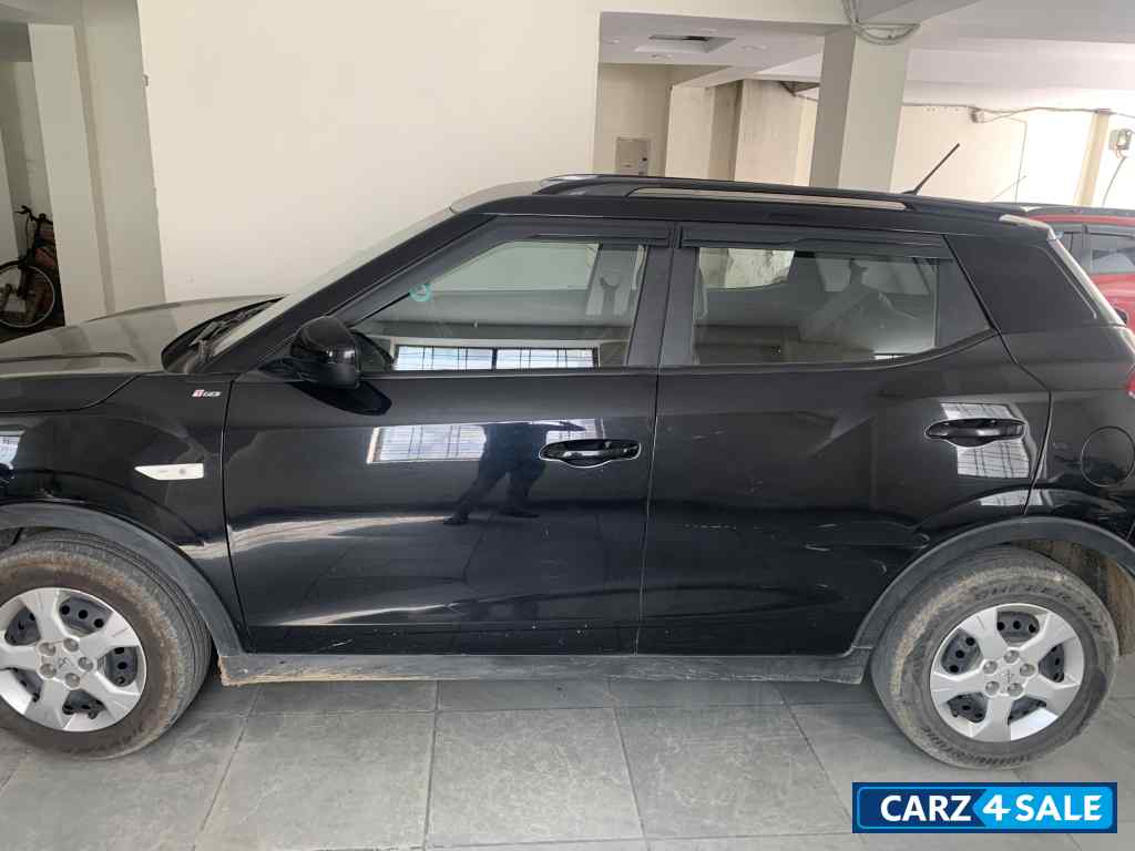 Black Mahindra XUV300 W6 sunroof bs6 Black Mahindra XUV300 W6 sunroof bs6