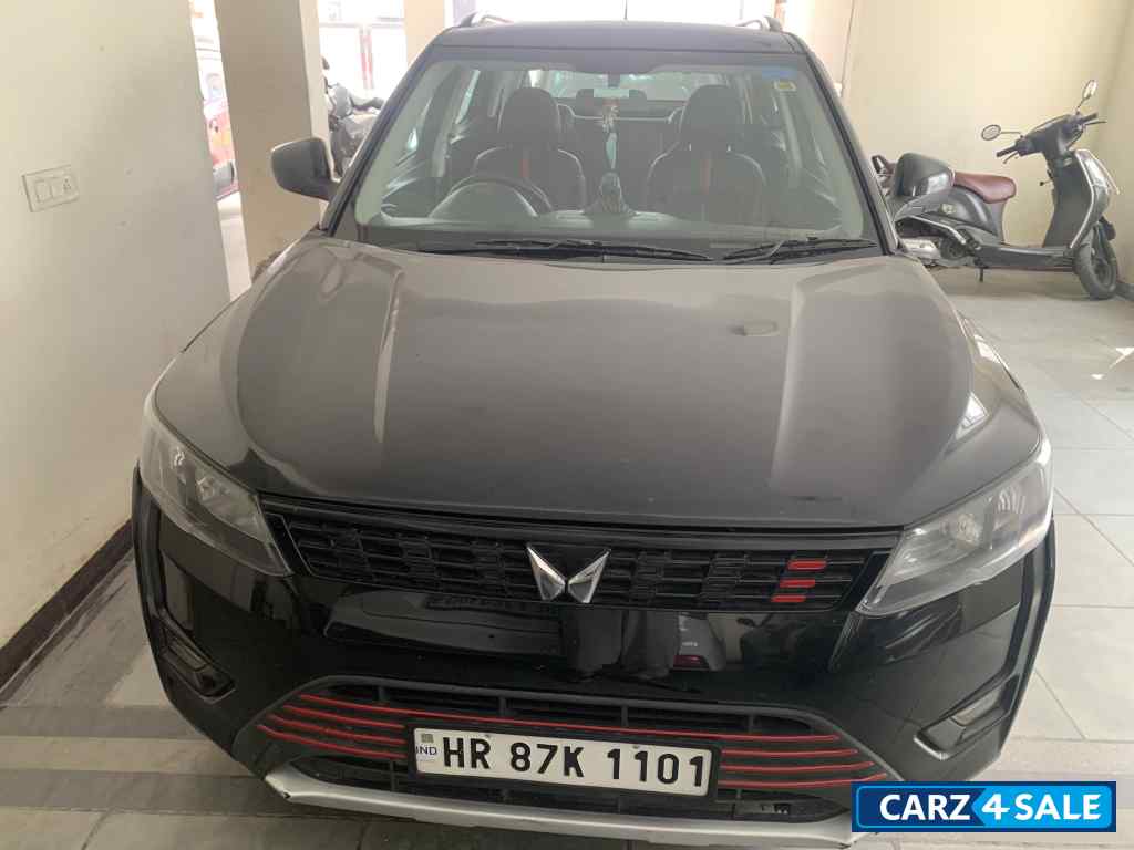 Black Mahindra XUV300 W6 sunroof bs6 Black Mahindra XUV300 W6 sunroof bs6