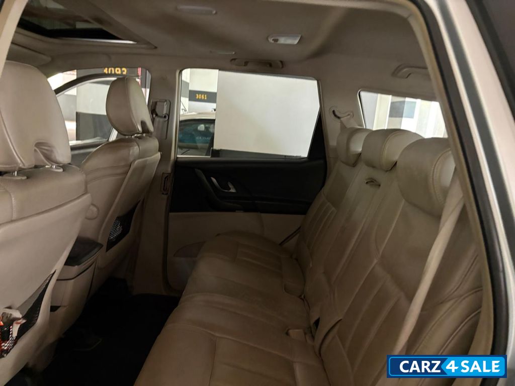 Grey Mahindra XUV 500 w10 Grey Mahindra XUV 500 w10