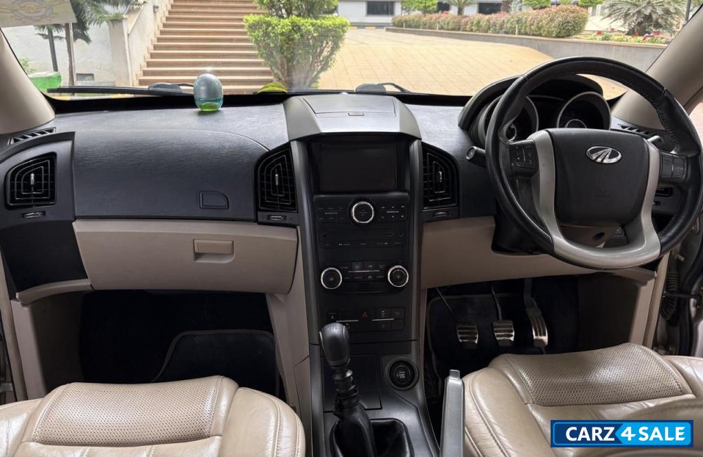 Grey Mahindra XUV 500 w10 Grey Mahindra XUV 500 w10