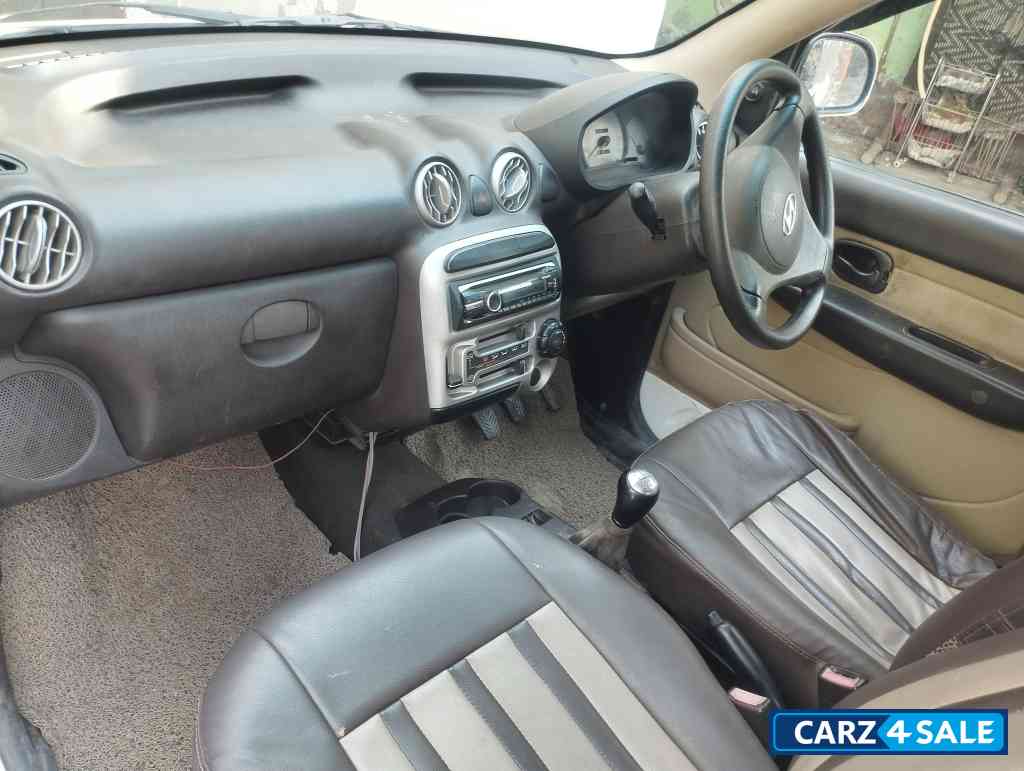 White Hyundai Santro Xing White Hyundai Santro Xing