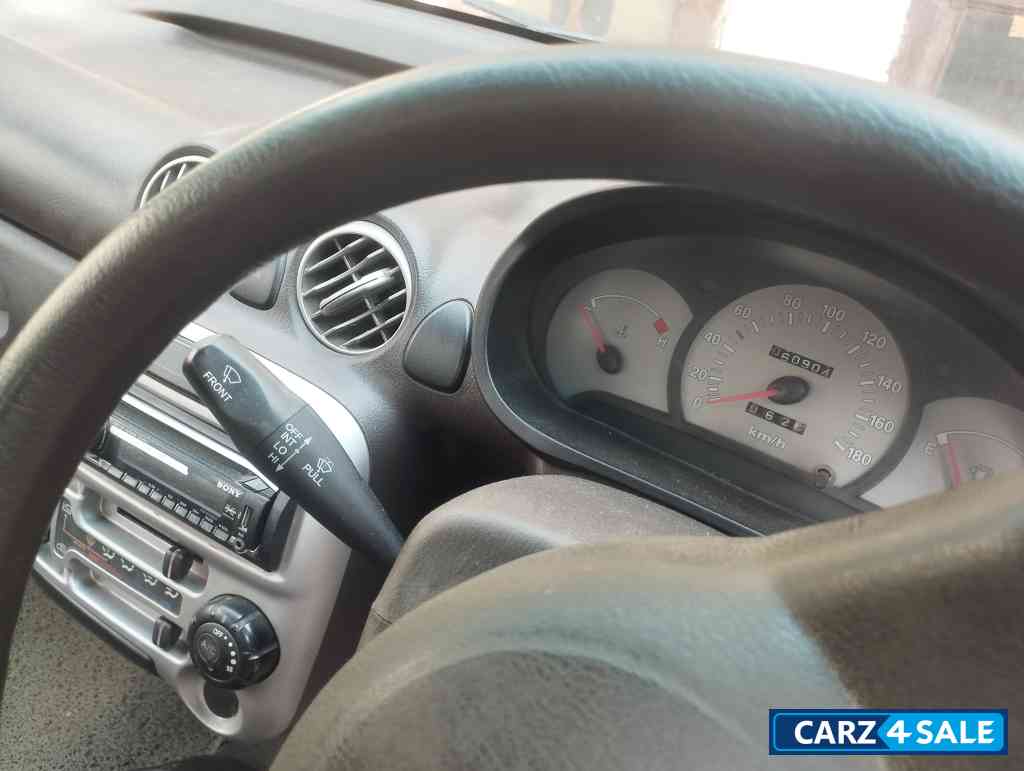 White Hyundai Santro Xing White Hyundai Santro Xing