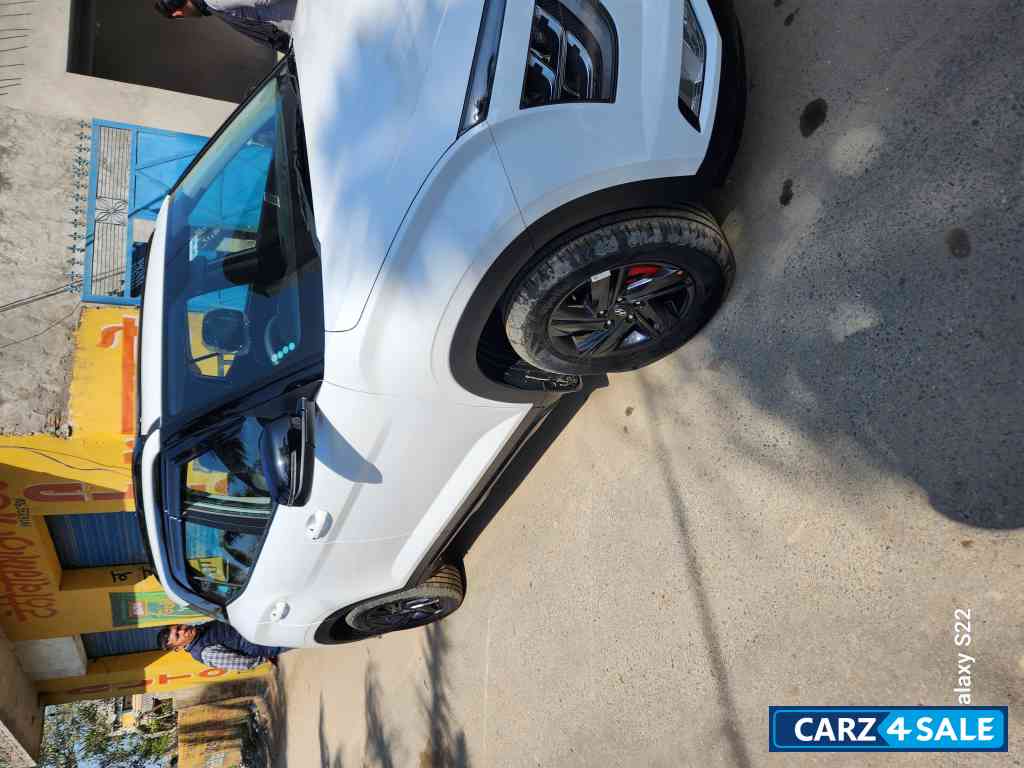 White Hyundai Creta White Hyundai Creta