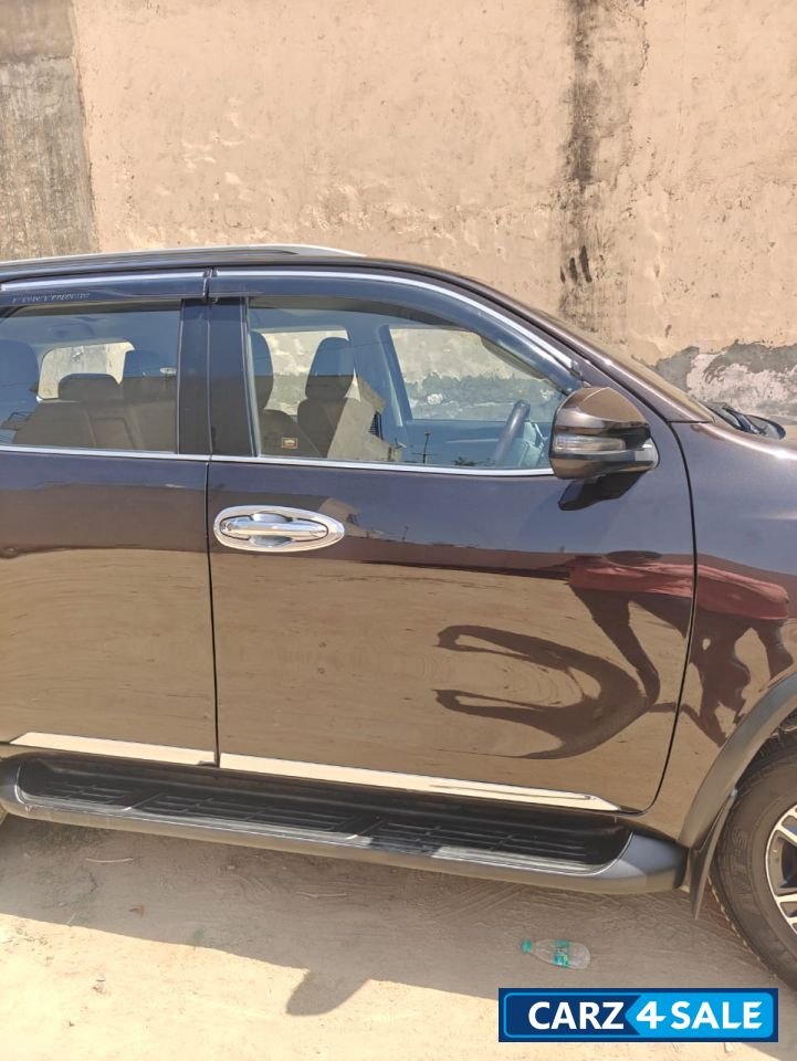 Toyota Fortuner 4X2 AT Diesel Toyota Fortuner 4X2 AT Diesel