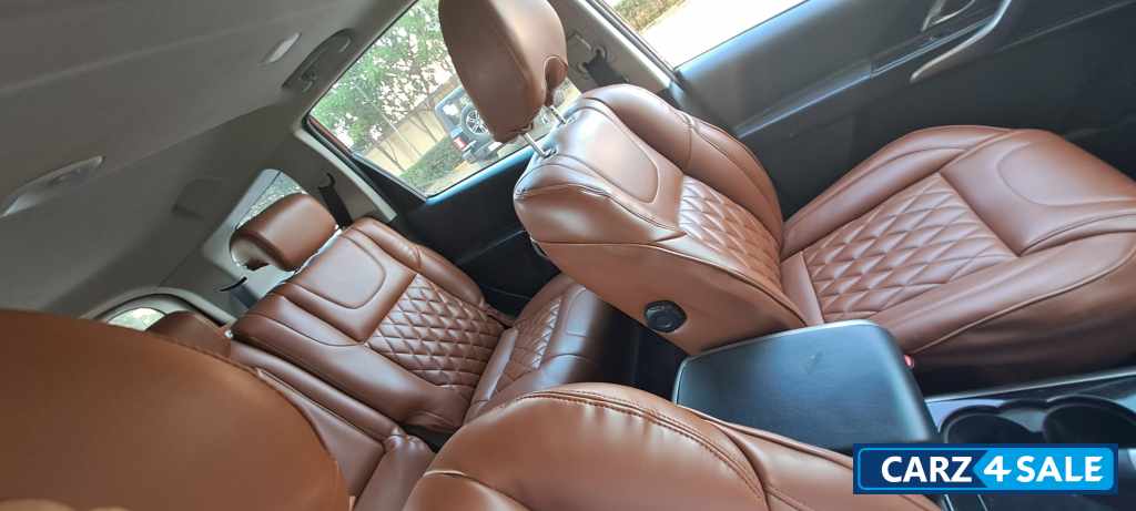 Mahindra XUV 500 W9 AT Deisel Mahindra XUV 500 W9 AT Deisel