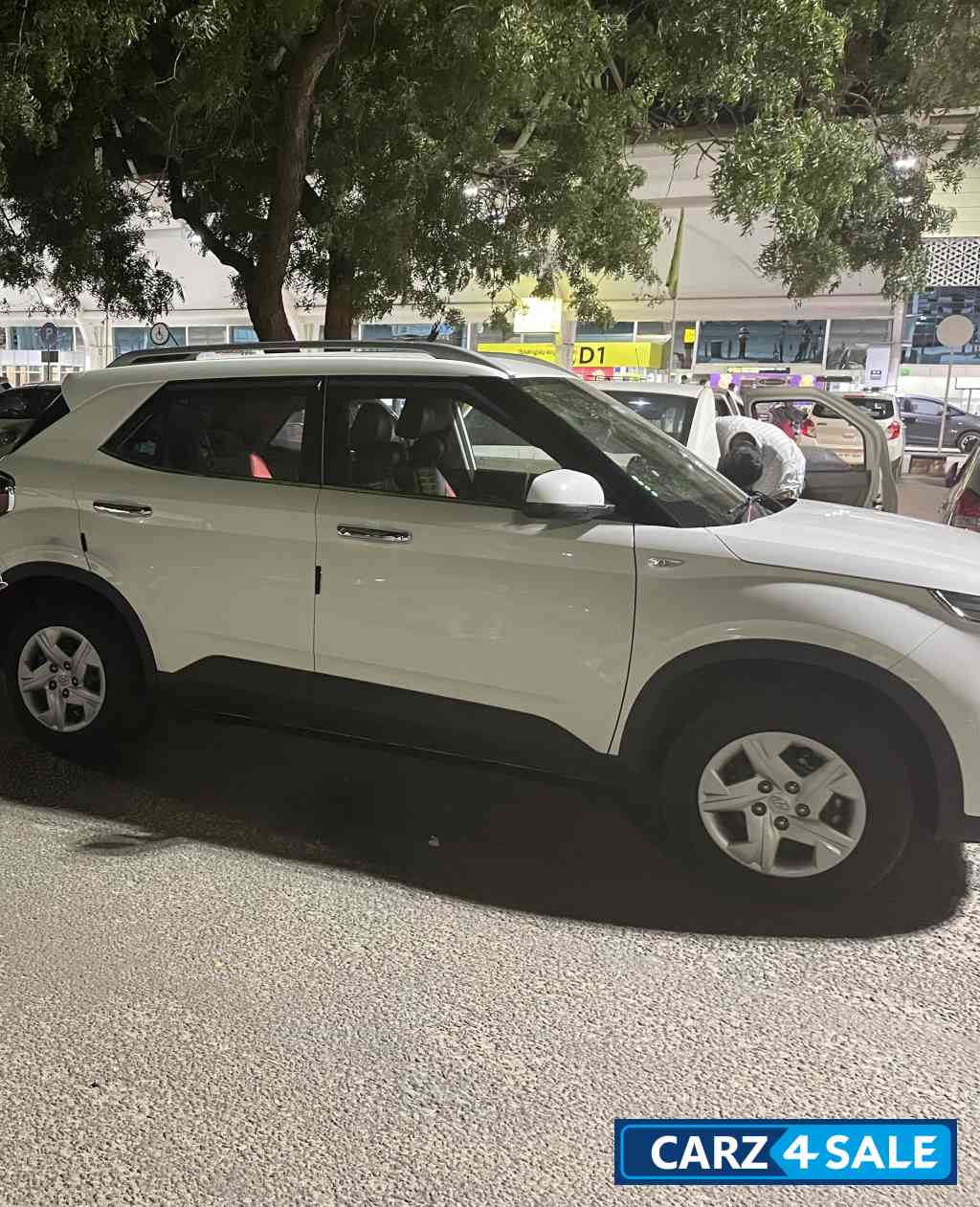 Polar White Hyundai Venue 2022