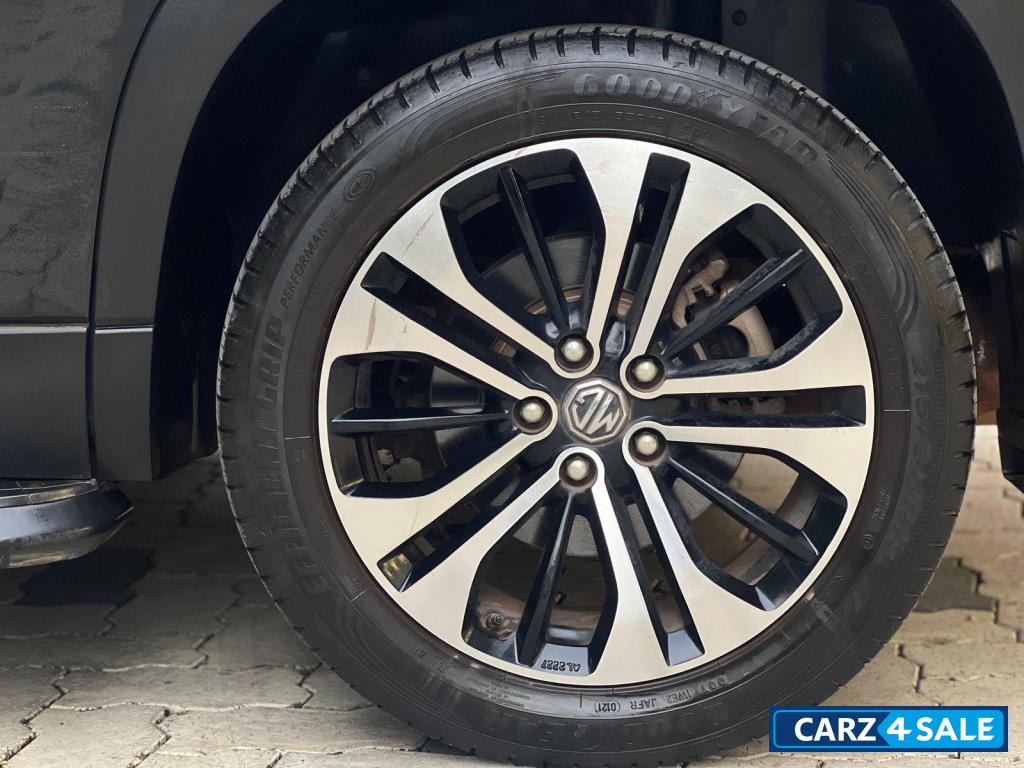 MG Hector Plus Sharp CVT PETROL AUTOMATIC MG Hector Plus Sharp CVT PETROL AUTOMATIC