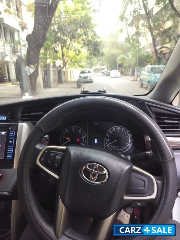 Super White Toyota Innova Crysta 2.4 G 8 Seater Super White Toyota Innova Crysta 2.4 G 8 Seater