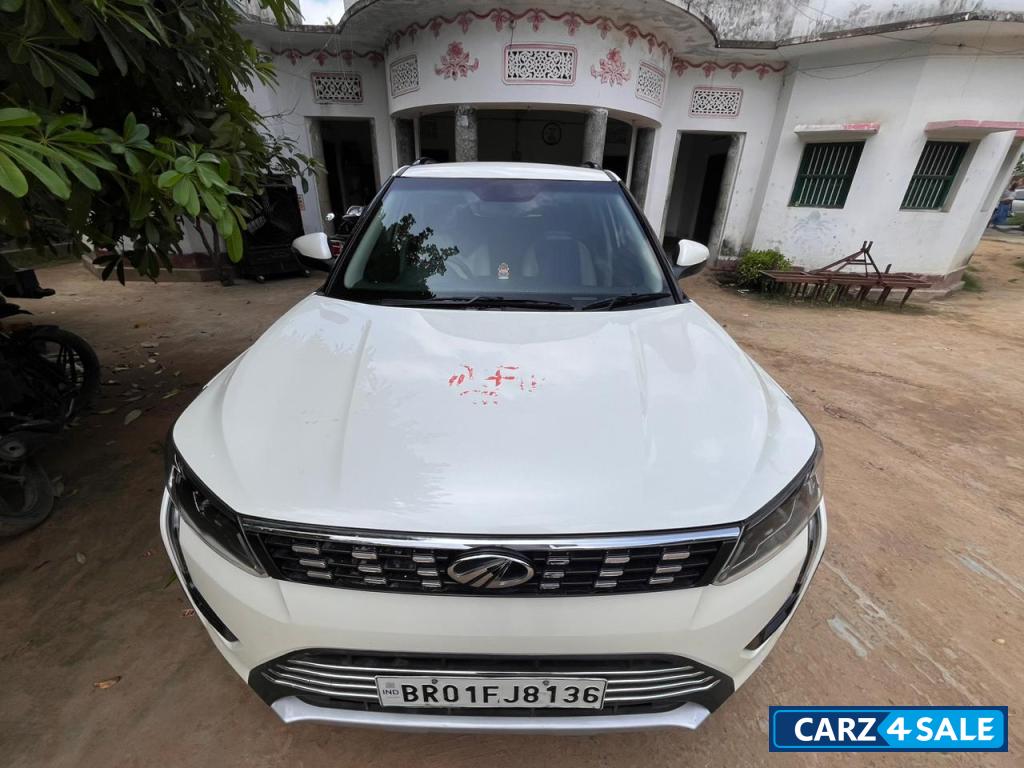 Mahindra XUV300 w8 (o) petrol
