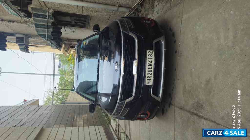 Black Kia Seltos Anniversary edition