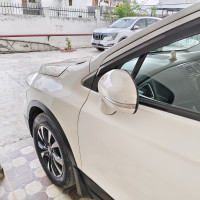 White Maruti Suzuki S-Cross Zeta