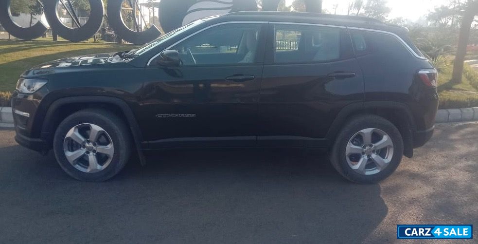 Black Jeep Compass longitude2.0