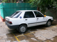 White Peugeot 309