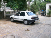 White Peugeot 309