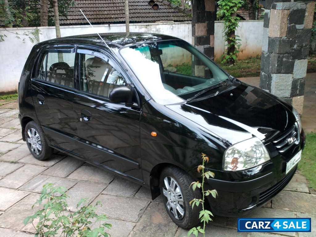 Black Hyundai Santro