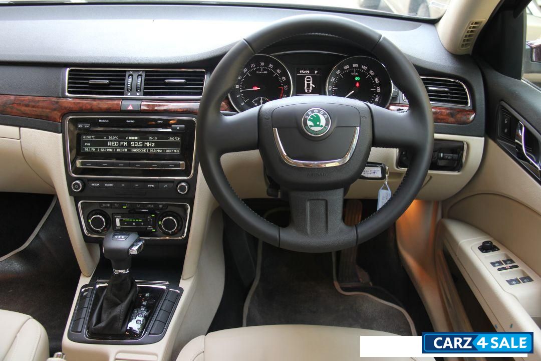 Maroon Skoda Superb