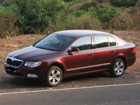 Maroon Skoda Superb