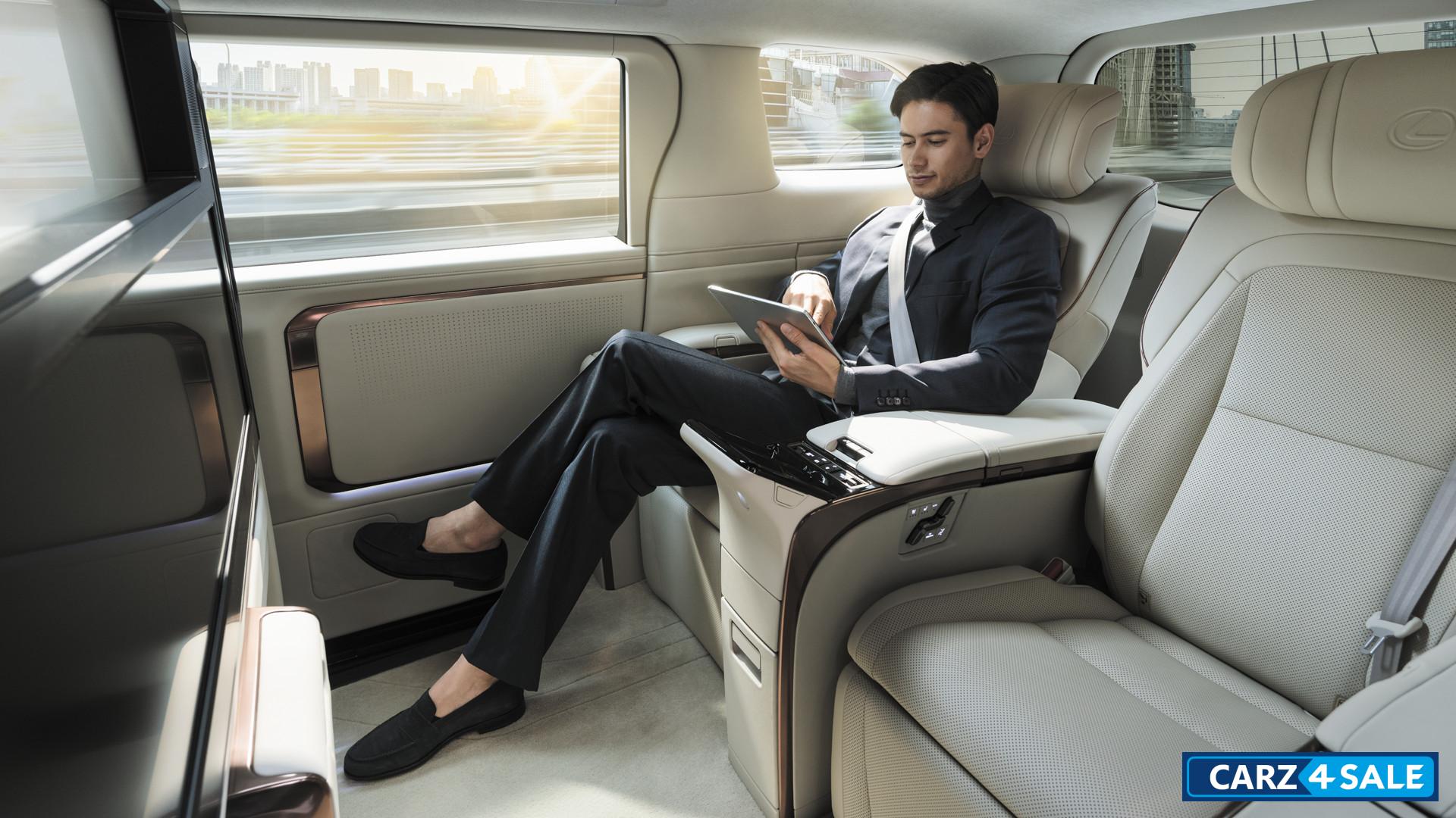 Lexus LM 350h 4-Seater Ultra Luxury