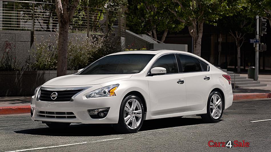 2015 Nissan Altima Front Left View